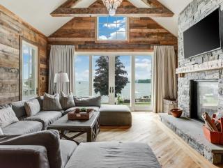 Exclusive Waterfront Getaway with Beach & Bunkie - Portland - 1
