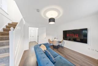 THE BRIDGE - A Stylish 2 Bedroom House in Dartford - London Zone 8 - Kent - 6