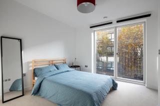 2 mins walk from UCL campus and London Stadium - 1