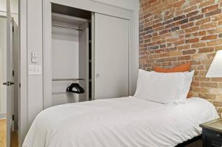 Stylish City Apartment with Patio - Spartanburg - 7