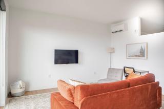 Chic East Side 1BR Apt with Balcony, Pool, and Gym - 2