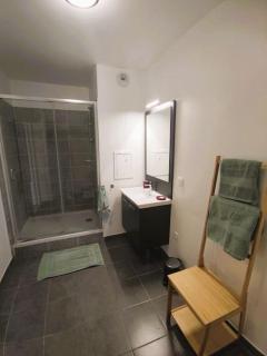 Au calme sur le canal et proche Disney - 5