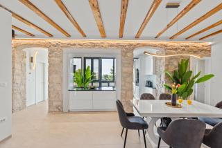 Angel's Sunrise Apartment - 9