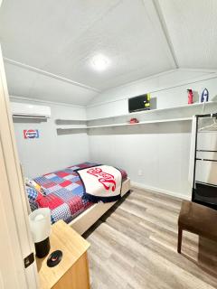 Charming Rt 66 Tiny Cabin-Mins to Main St - Bandera - 1