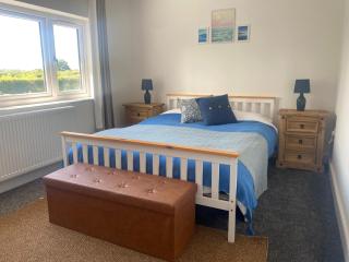 2 Orchard Farm Cottages, Sleeps 10, Large Garden - East Grinstead - 4