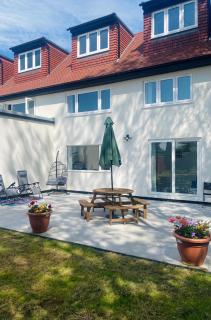 2 Orchard Farm Cottages, Sleeps 10, Large Garden - East Grinstead - 6