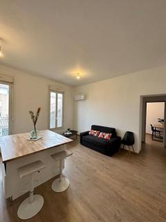 Magnifique Appartement 2 chambres 60m2 Centre Ville Nîmes - Nîmes - 0