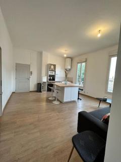 Magnifique Appartement 2 chambres 60m2 Centre Ville Nîmes - Nîmes - 2