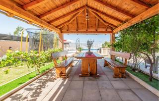 Beautiful Home In Lisicic With Private Swimming Pool, Can Be Inside Or Outside - 4