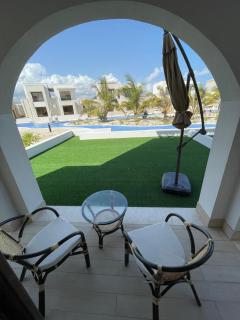 Hawana Salalah Poolside Apartment - 9