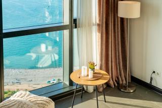 Ocean Breeze Retreat - Honeymoon Apartment with Sea View in Porta Batumi Tower - Batoemi - 0