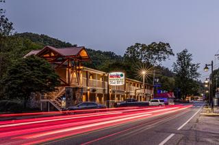 Rivers Edge Motel - Cherokee - 0