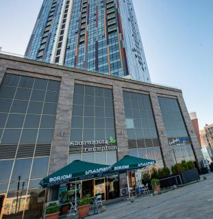 Ocean Breeze Retreat - Honeymoon Apartment with Sea View in Porta Batumi Tower - Batoemi - 9