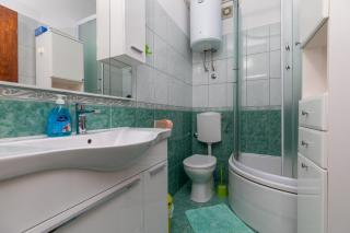 Apartments by the sea Brist, Makarska - 22463 - 1