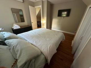 Stunning 4BR home close to NYC - Teaneck - 2
