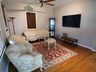 Stunning 4BR home close to NYC - Teaneck - 1