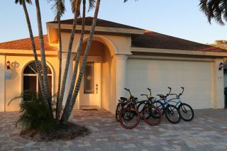 Villa De Charme with Heated Salt Water Pool and Spa - Naples - 0