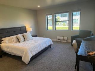 4 bd Ski Villa with Hot Tub and Bunk Room by lake! - Heber City - 3