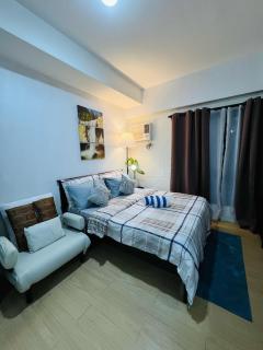 Vinia Infinity Studio 2 Near Malls with WiFi Netflix and Karaoke - Manila - 7