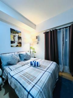 Vinia Infinity Studio 2 Near Malls with WiFi Netflix and Karaoke - Manila - 9