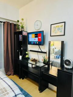 Vinia Infinity Studio 2 Near Malls with WiFi Netflix and Karaoke - Manila - 5