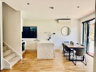Malvern Village Luxury Townhouse - 4