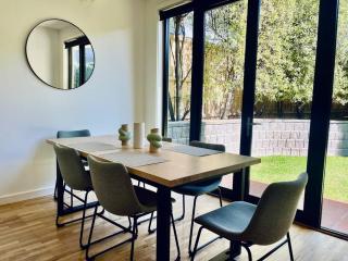 Malvern Village Luxury Townhouse - 7