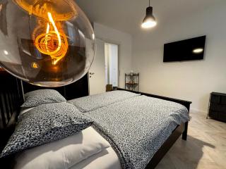 Split Right Place****Cozy and completely new - 6