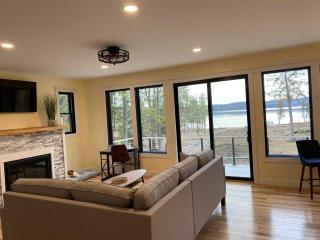 Torch Lake Blue 4BDR Beachfront House ➠ 2364 - Kewadin - 8