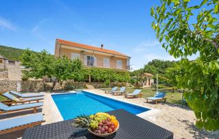 Four-Bedroom Holiday Home In Slivno - Slivno - 2