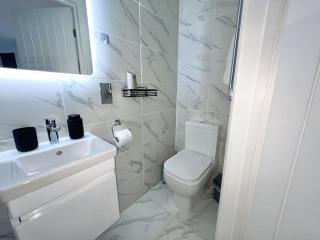Charming 3-Bed Flat in Shepherds Bush - Sleeps 9 - Londra - 2