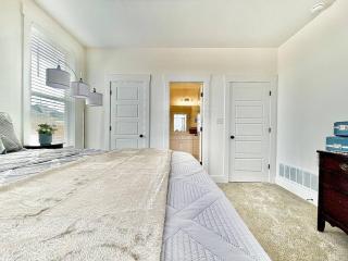 Stylish Cottage in Silo Square near Snowden Grove - Southaven - 8