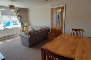 2 Bed House - Sleeps 4 - Pets - Garden - Parking - 8