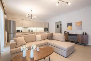 Chic 2BR Apartment with Balcony - Atene - 0