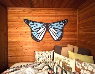 Retro Rustic Cabin - 7