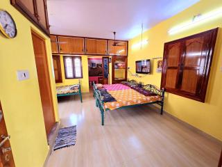 Aadithya home stays - Tiruvannāmalai - 1