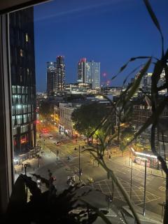 2 Bedroom Flat in Zone 1 East Central London with Parking - 2