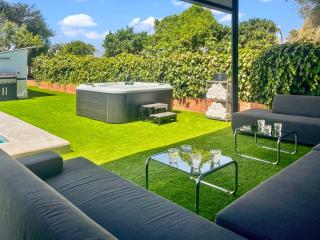 Villa San Patricio I Piscina Privada I Jacuzzi Spa I BBQ I PS5 I Aire Acon I 3000m2 I 5min-Centro - Jerez de la Frontera - 2