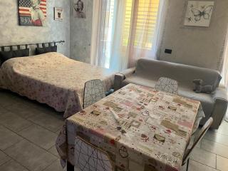 Marilyn House - 6