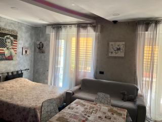 Marilyn House - 4