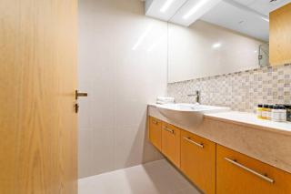 Modern 2BR Flat in Bellevue Tower Walk to Dubai Mall - Dubai - 9