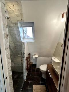 Studio Neuf, Calme, Lumineux, 8e etage - París - 1