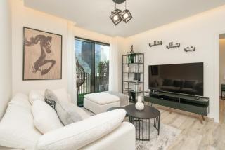 Perfect Location and Great Amenities - 7