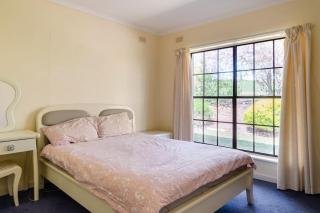 Peaceful 4-Bedroom Vineyard Retreat in Hahndorf - 1