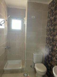 شاليه ٣ غرف وصالة بقرية اكوا فيو الساحل الشمالي - 5