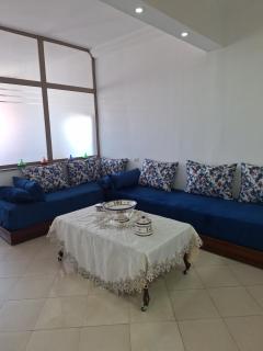 Home Sweet Home Just a 2-Minute Walk to the Tram" - 5