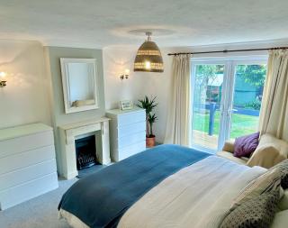 - NEW LISTING - STUNNING 2 BEDROOM LODGING 1x super king OR twin single room AND 1x double room - Exmouth - 0
