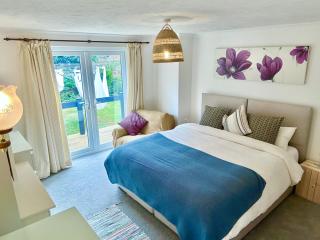 - NEW LISTING - STUNNING 2 BEDROOM LODGING 1x super king OR twin single room AND 1x double room - Exmouth - 9