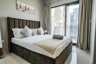 Luxury 1BR Apartment Close to Burj Khalifa - Dubai - 3