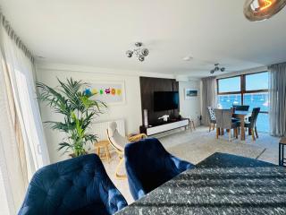 Marina Sea View APT - Second Floor WITH LIFT, Modern - Holyhead - 0